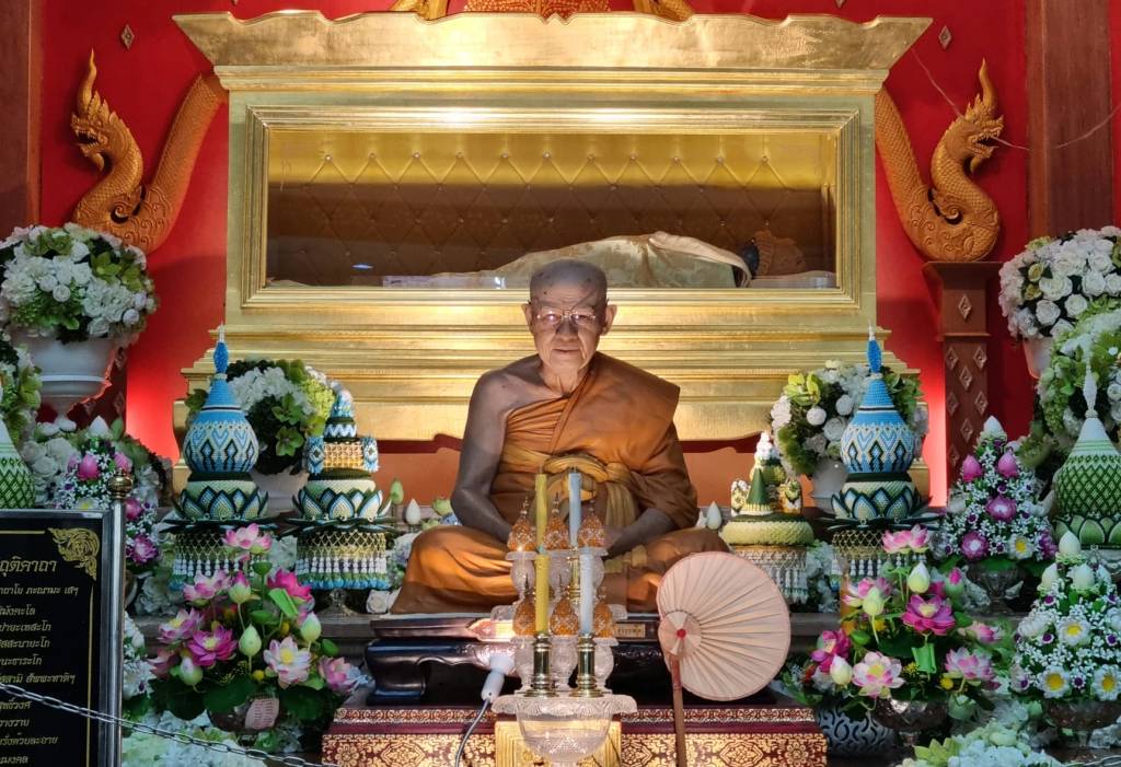 Wie wir Meditieren lernen wollten, in einer Sekte landeten und beinahe eine Psychose erlitten – Thailands Norden
